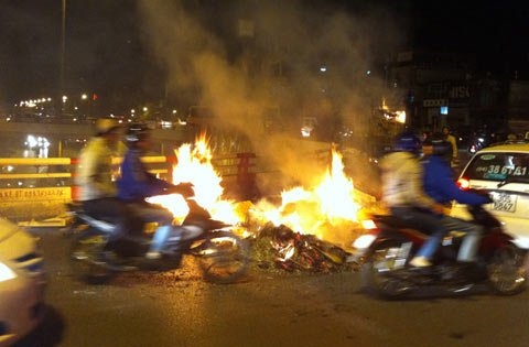 Cháy xe, sự im lặng và trách nhiệm công bộc?