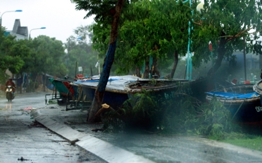 Bão Nari đổ bộ, Đà Nẵng cấm người ra đường