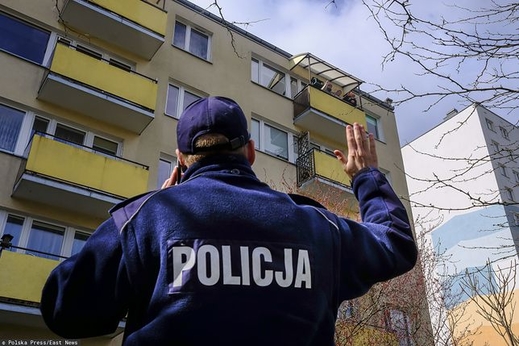 Coronavirus ở Ba Lan: Người đàn ông đóng giả phụ nữ khi cảnh sát đến kiểm tra.