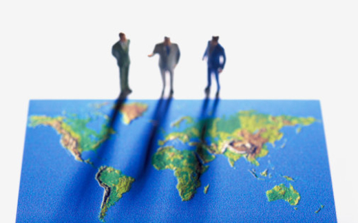 Có tiền, có quyền vẫn ấu trĩ