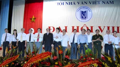 Phát ngôn & Hành động: Siêu xe, siêu lệ và tiếng thở dài buồn