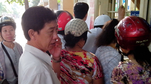 Tiền trường leo thang: Những khoản phí “ngọt ngào”