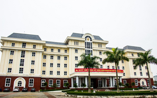 Bỏ tiền ra mà... đi?