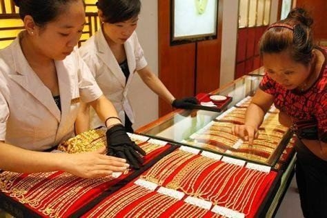 Người giấu mặt quyết định giá vàng