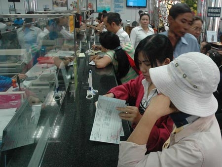 Cắn răng vay vốn ngân hàng