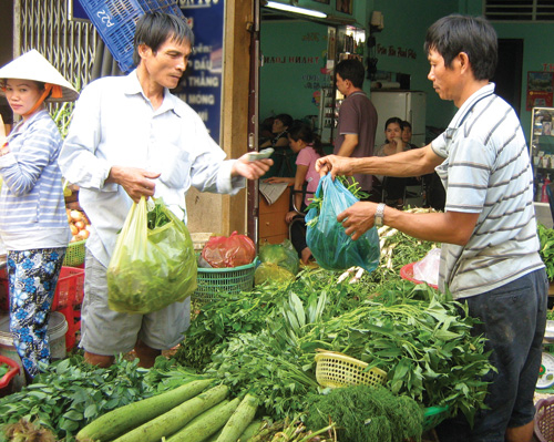 Lương hụt hơi theo giá