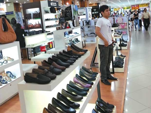 Cuối năm, vẫn vắng người mua