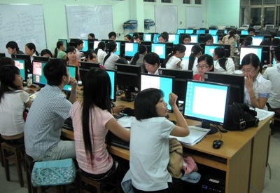 Sinh viên "chạy như đèn cù" vì trường quá nhiều cơ sở