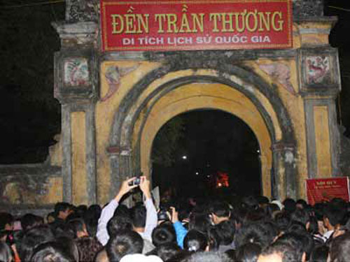 Cạnh tranh lễ hội đền Trần