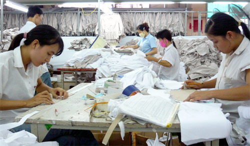 Đề xuất tăng lương: Tiến thoái lưỡng nan