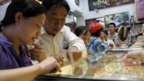 Dân hãy bình tĩnh, thận trọng trước giá vàng