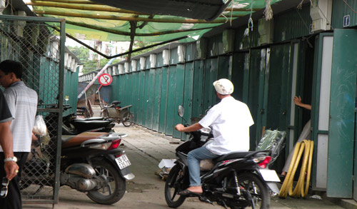 Chợ ngừng chuyển đổi, tiểu thương mừng ra mặt