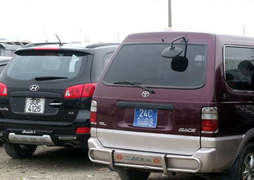 Xe công tấp nập đi lễ bà Chúa Kho