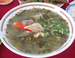 Độc đáo canh gà nấu lá dang