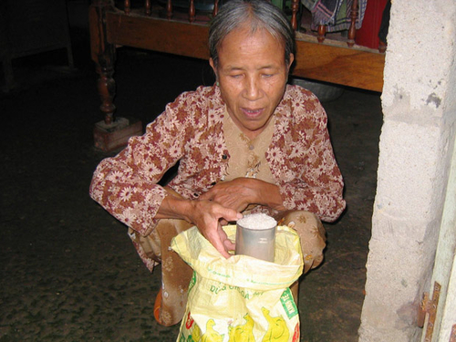 Thừa Thiên – Huế:  Gạo cứu trợ cũng bị thu phí vận chuyển