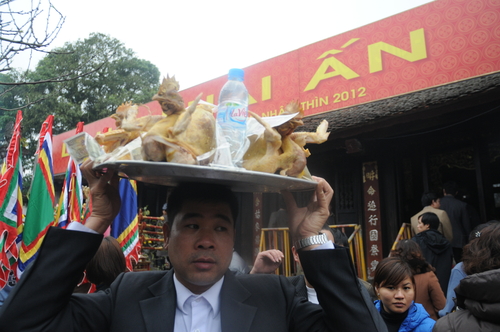 PGS - TS Nguyễn Chí Bền- Viện trưởng Viện nghiên cứu Văn hóa (Bộ VHTTDL): Quan chức không nên đến lễ hội!