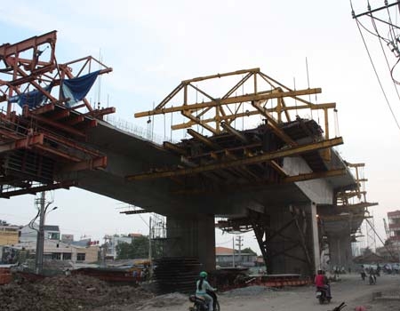 Cầu dây văng hiện đại nhất TP HCM trước ngày thông xe