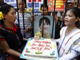 Nhà đối lập Aung San Suu Kyi vẫn là thần tượng của giới trẻ