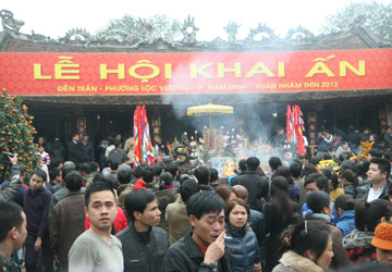 Lễ hội và biến tướng