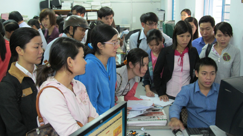 Chầu chực hoàn thuế