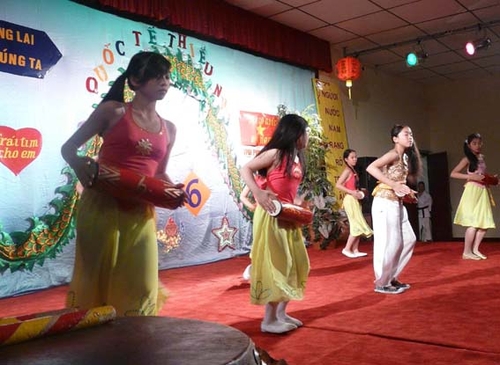 Trẻ em vui chơi ngày quốc tế thiếu nhi 1-6