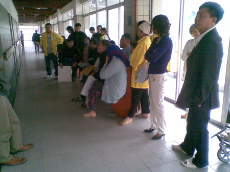 Ông Dương Trung Quốc: Quan chức hắt hơi sổ mũi cũng ra nước ngoài chữa bệnh...