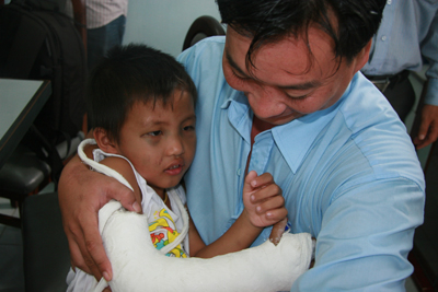 Điều tra làm rõ vụ các em nhỏ nghi bị bạo hành