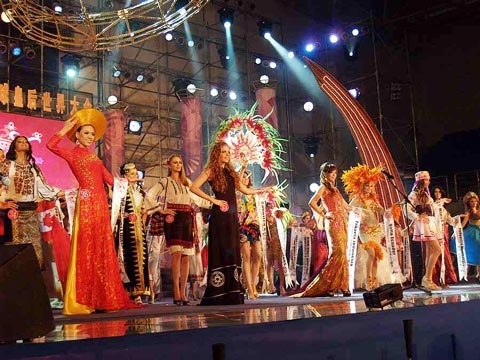 Hoàng Điệp đăng quang Người đẹp quốc tế