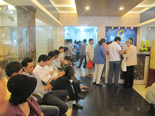 Vàng rối loạn vì... độc quyền