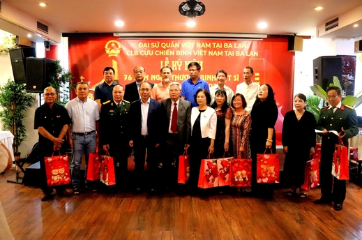 Kỷ niệm 76 năm ngày Thương binh, Liệt sĩ tại Warszawa, Ba Lan.