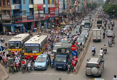 'Hà Nội và TP HCM không thể mãi phát triển xe máy'