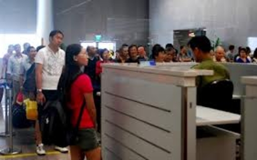 Khai báo hải quan khi mang tiền mặt qua cửa khẩu quốc tế của Việt Nam