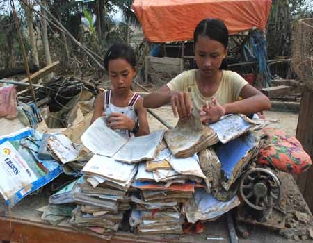 Những mảnh đời khó khăn sau bão lũ