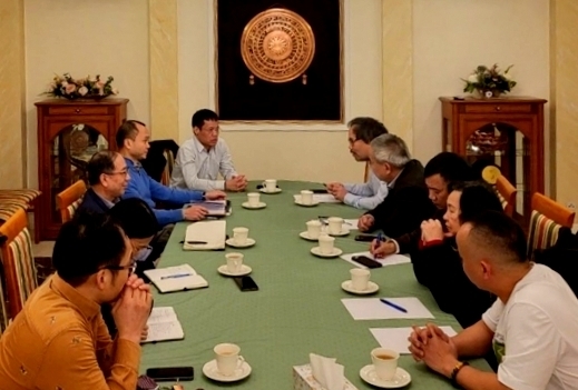 Họp bàn về công tác lãnh sự giữa Hội Người Việt Nam tại Ba Lan và Đại Sứ quán