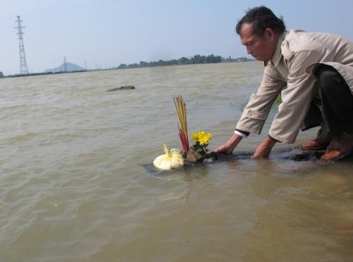 Tuyệt vọng rời sông Lam