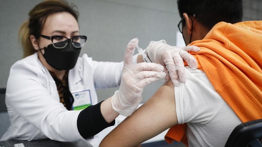 Liều vắc xin COVID-19 thứ ba chỉ nên dành cho ai?