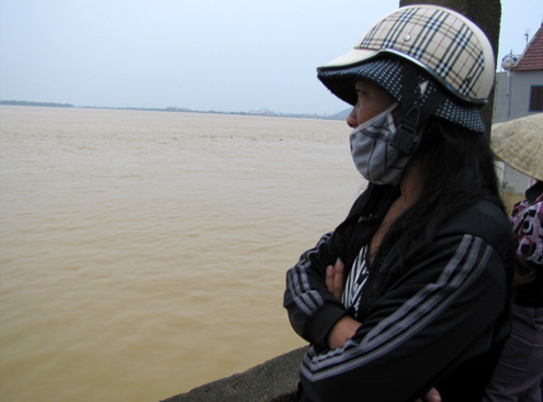 Vụ xe khách bị lũ cuốn trôi: