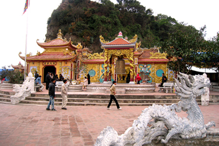 Thực hư lời nguyền 'oán' tình nhân ở một số đền, chùa VN