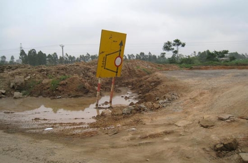 Đất phía Tây Hà Nội: Kẻ e dè, người vồ vập