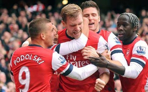 PR, kiếm tiền hay vì người hâm mộ bóng đá?