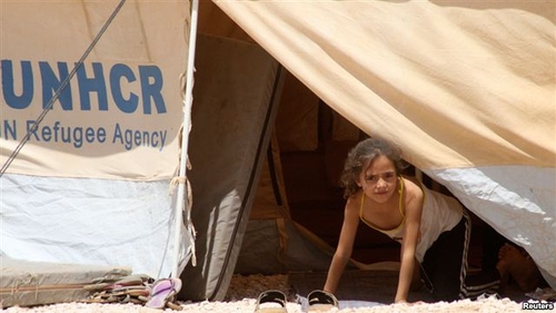 Syria: Các cơ quan cứu trợ vội vã di chuyển dân tị nạn khỏi các trường học