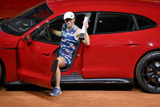 Iga Świątek lại vô địch trên sân đất nện ở Stuttgart