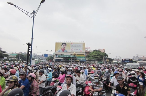 Đóng phí cao người dân vẫn chọn xe cá nhân