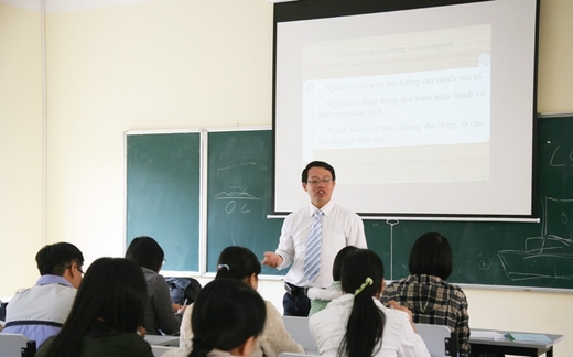 Giáo sư được kéo dài thời gian giảng dạy 10 năm