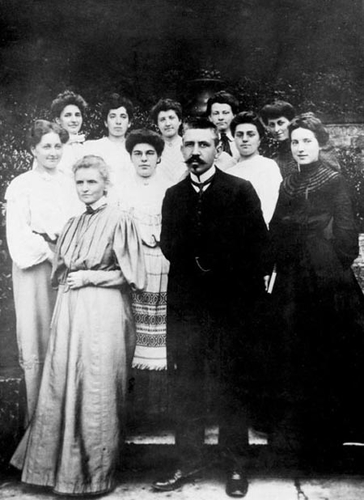 MARIA SKLODOWSKA – CURIE – Nhà Bác học, Người vợ, Người mẹ, Người ... tình