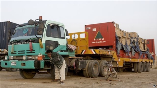 Pakistan: Xe chở tiếp liệu của NATO đã băng biên giới tới Afghanistan