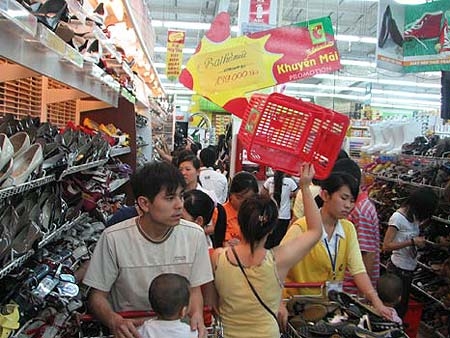 Tấp nập nhưng quá tải
