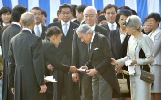 Fukushima: Một nghị sĩ Nhật trao thư tận tay Hoàng đế