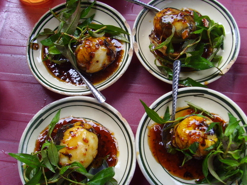 Hột vịt lộn rang me - Bình dân và hấp dẫn