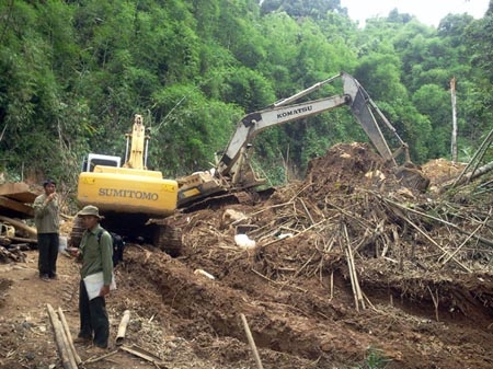 Doanh nghiệp băm nát rừng, bắt nhốt đoàn kiểm tra